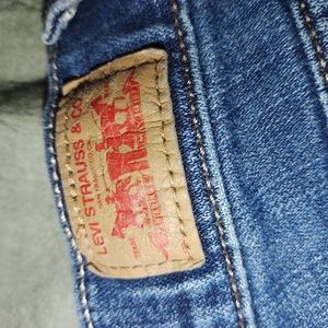 Levi low rise jeans